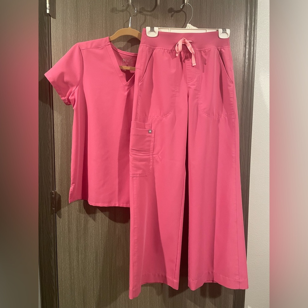 FIGS F*ING PINK Scrub set